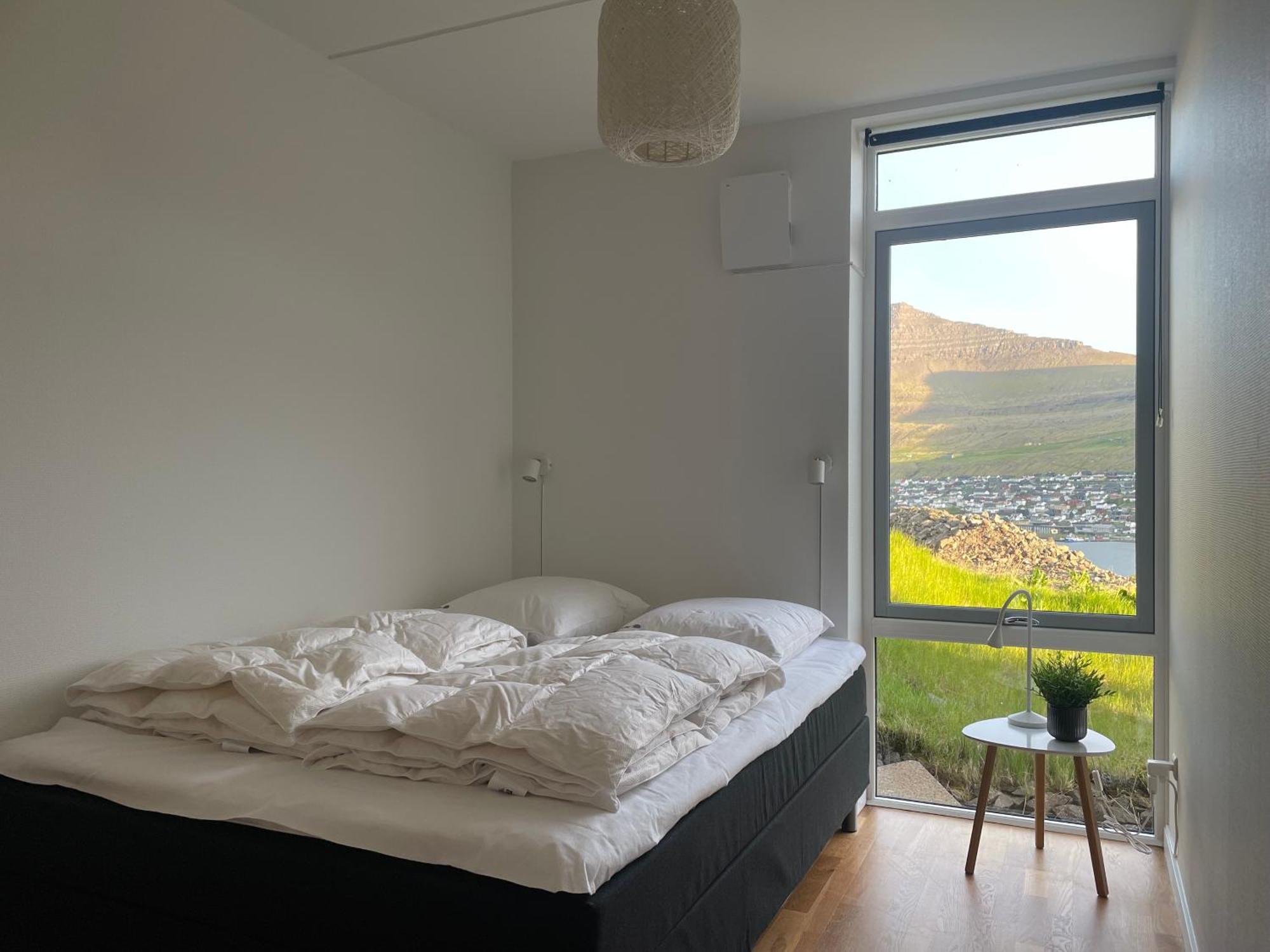 Unique Sea & Landscape View And Spacious Apartment Klaksvik Bagian luar foto