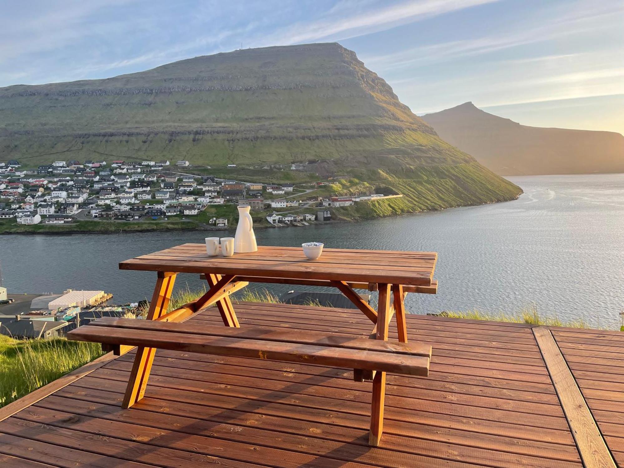 Unique Sea & Landscape View And Spacious Apartment Klaksvik Bagian luar foto