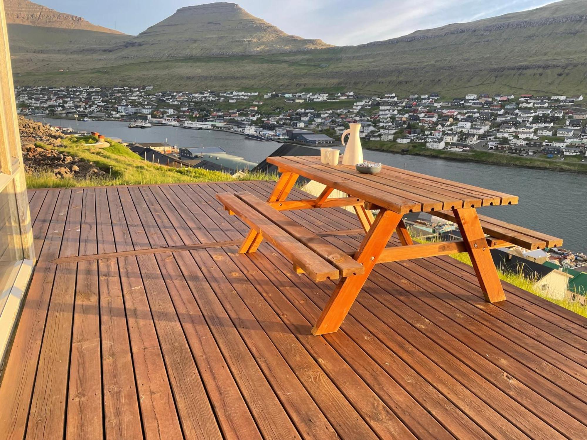 Unique Sea & Landscape View And Spacious Apartment Klaksvik Bagian luar foto