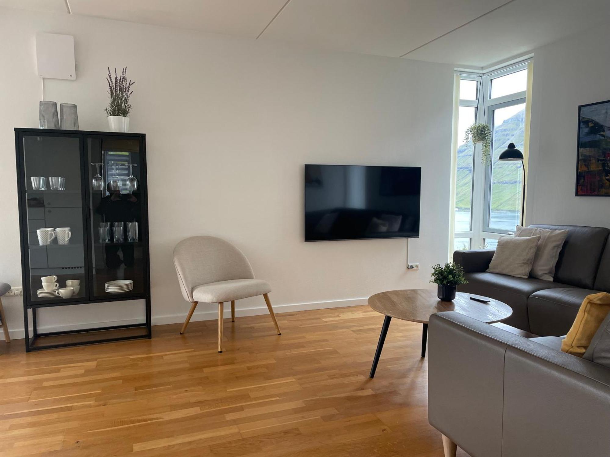 Unique Sea & Landscape View And Spacious Apartment Klaksvik Bagian luar foto