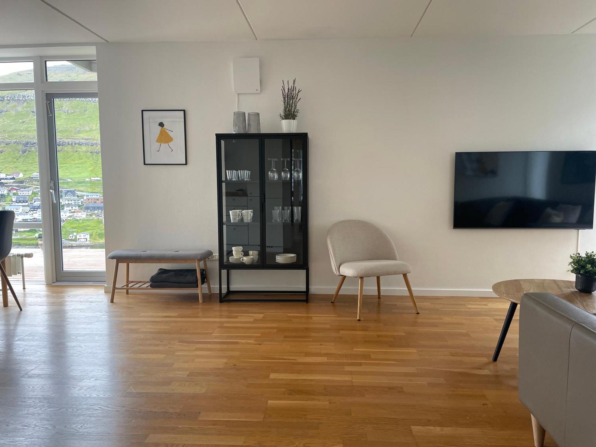 Unique Sea & Landscape View And Spacious Apartment Klaksvik Bagian luar foto